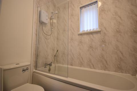 2 bedroom property to rent, Back Coronation Terrace