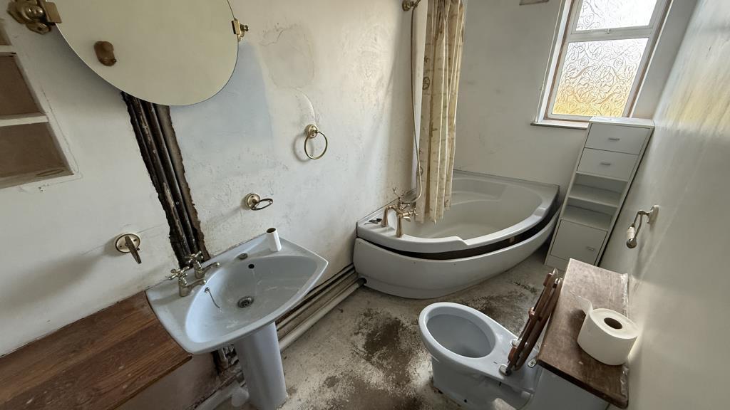 Internal image of ground floor bathroom
