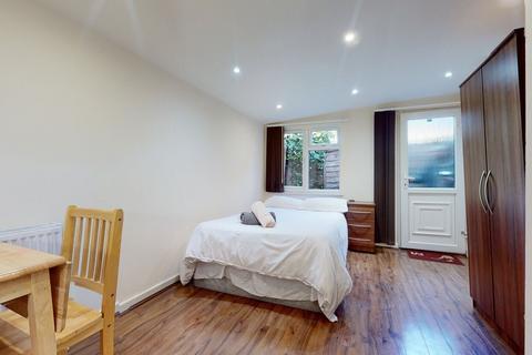 Studio to rent, Cranhurst Road, London NW2