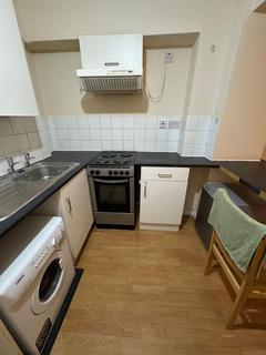 Studio to rent, 86 Walworth Road, London, SE1