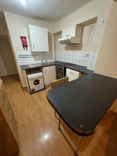 Studio to rent, 86 Walworth Road, London, SE1
