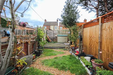 2 bedroom terraced house for sale, Gratton Road, Bedford, Bedfordshire, MK40