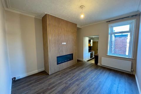 3 bedroom apartment to rent, Trevor Terrace, North Shields