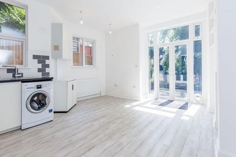 2 bedroom flat to rent, N10