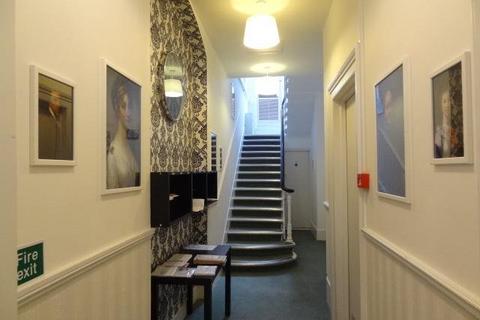 Studio to rent, Belgrave Road, Pimlico, London, SW1V