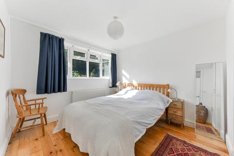 2 bedroom flat to rent, Chalford Court, SW15