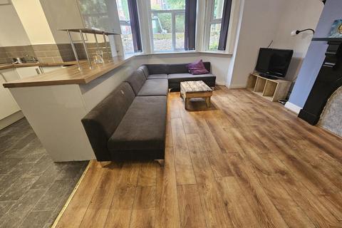 8 bedroom house to rent, Ash Grove, Leeds LS6