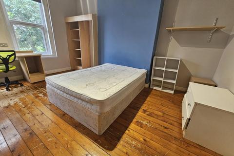 8 bedroom house to rent, Ash Grove, Leeds LS6