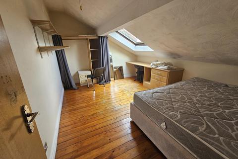 8 bedroom house to rent, Ash Grove, Leeds LS6