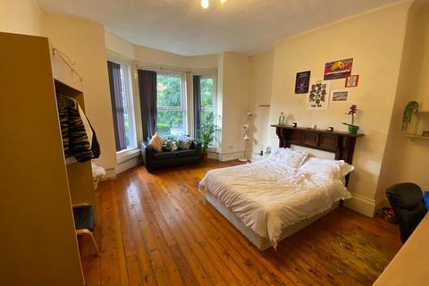 8 bedroom house to rent, Ash Grove, Leeds LS6