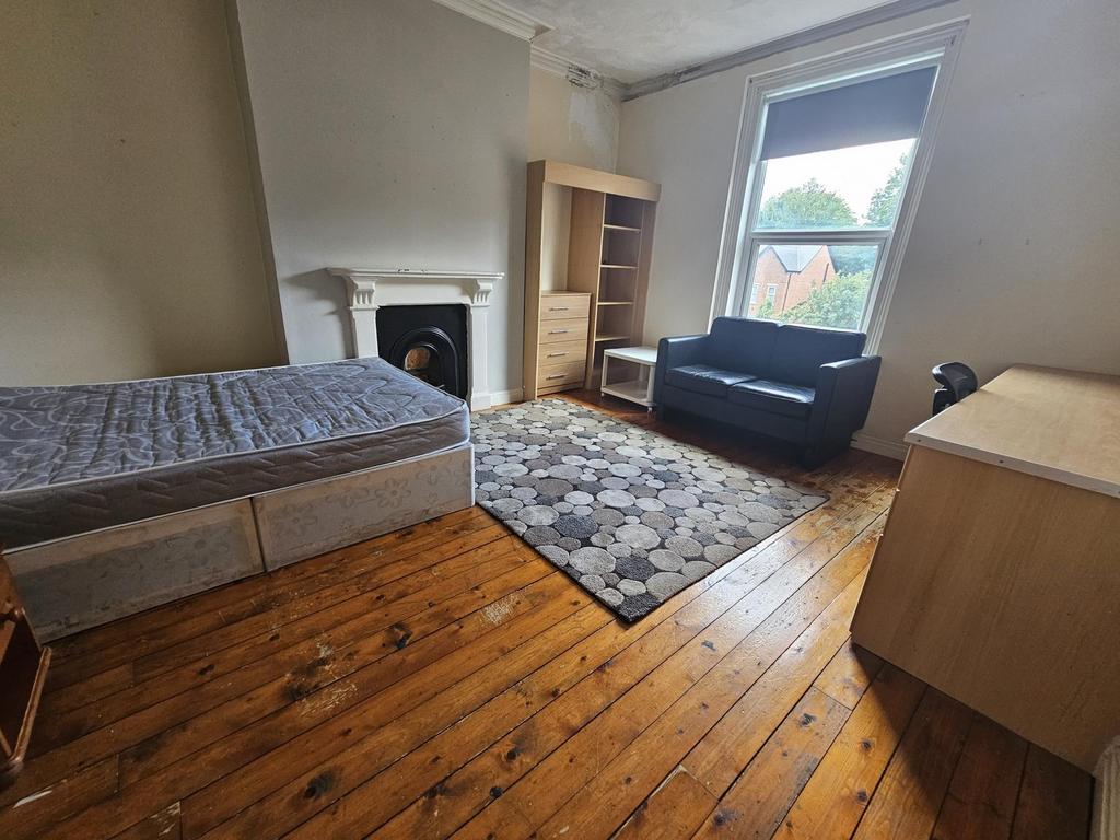 Bright, well-presented bedroom with wooden floo...