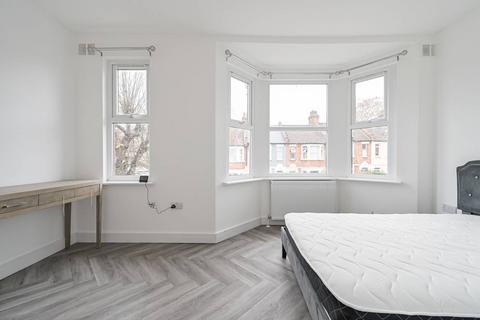 2 bedroom flat to rent, Dunbar Road, N22, Wood Green, London, N22