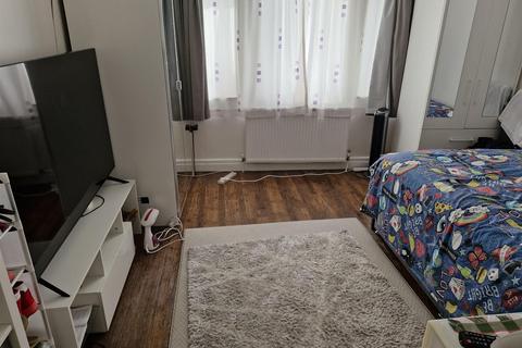 1 bedroom apartment to rent, Rock Street, London