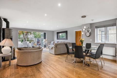 undefined, Cirencester Road, Fairford, Gloucestershire, GL7