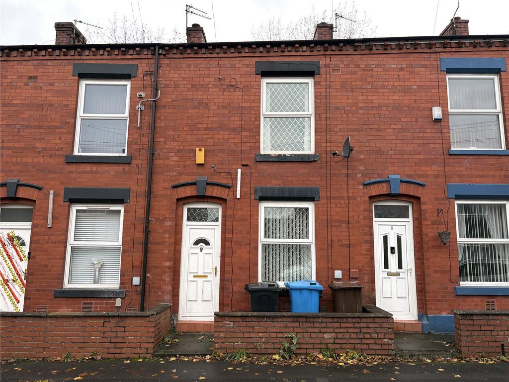 Fox Street, Hollins, Oldham, OL8 2 bed terraced house - £130,000