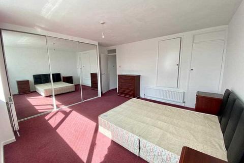undefined, Link Way, Denham Green