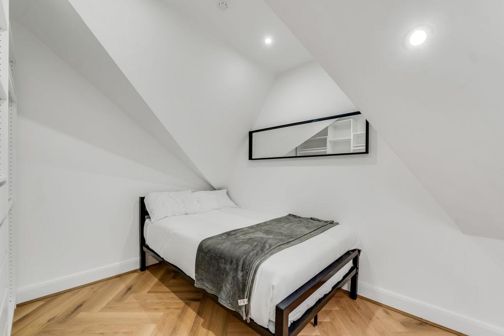 A stylish and well-maintained double bedroom fe...