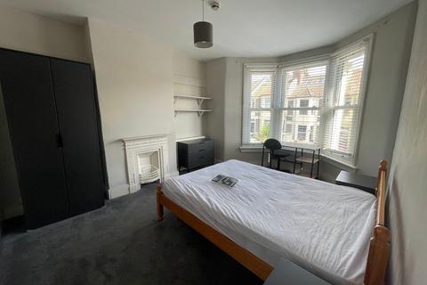 5 bedroom terraced house to rent, Quarrington Road, Bristol BS7