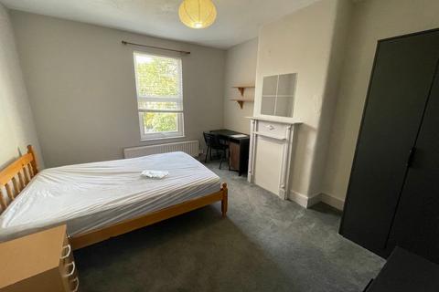 5 bedroom terraced house to rent, Quarrington Road, Bristol BS7