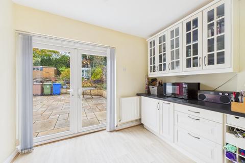 undefined, Waverley Road, Farnborough, Hampshire, GU14