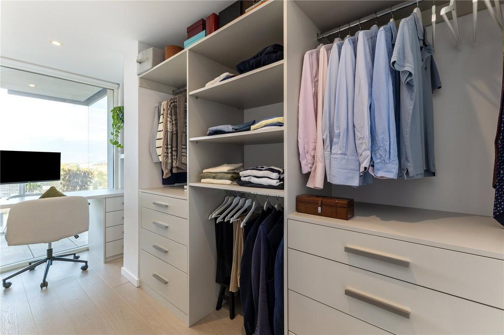 Bedroom 2 / Study
