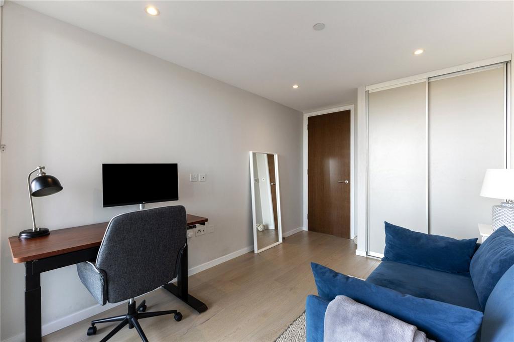 Bedroom 2 / Study