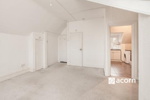 Studio to rent, Bingham Road CR0