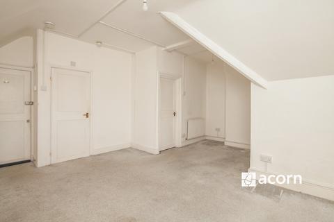 Studio to rent, Bingham Road CR0