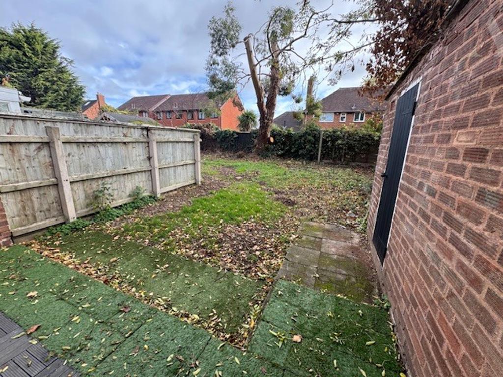 5 Glascote Grove. rear garden.jpeg