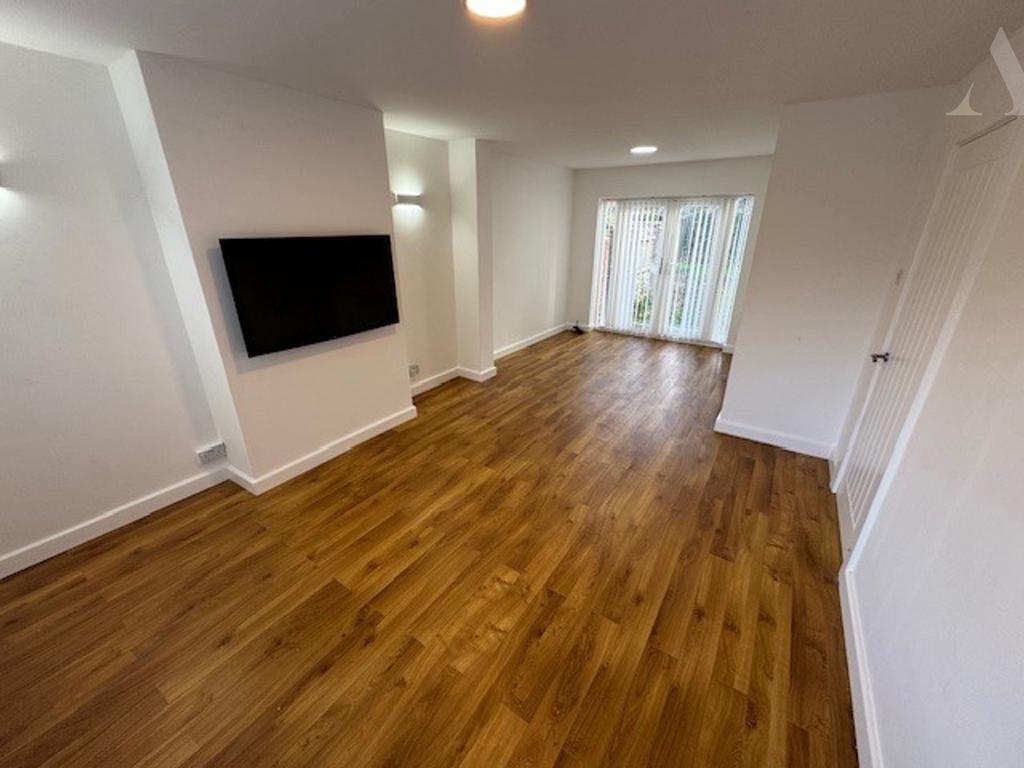 5 Glascote Grove. lounge.jpeg