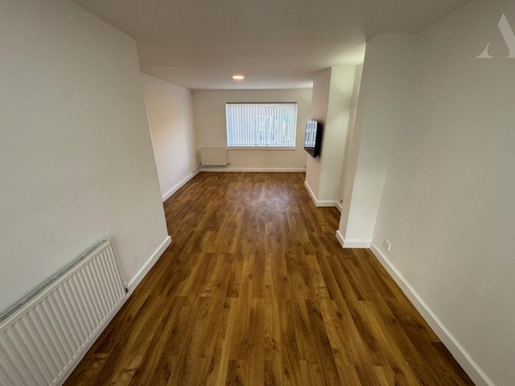 5 Glascote Grove. lounge. x 2.jpeg