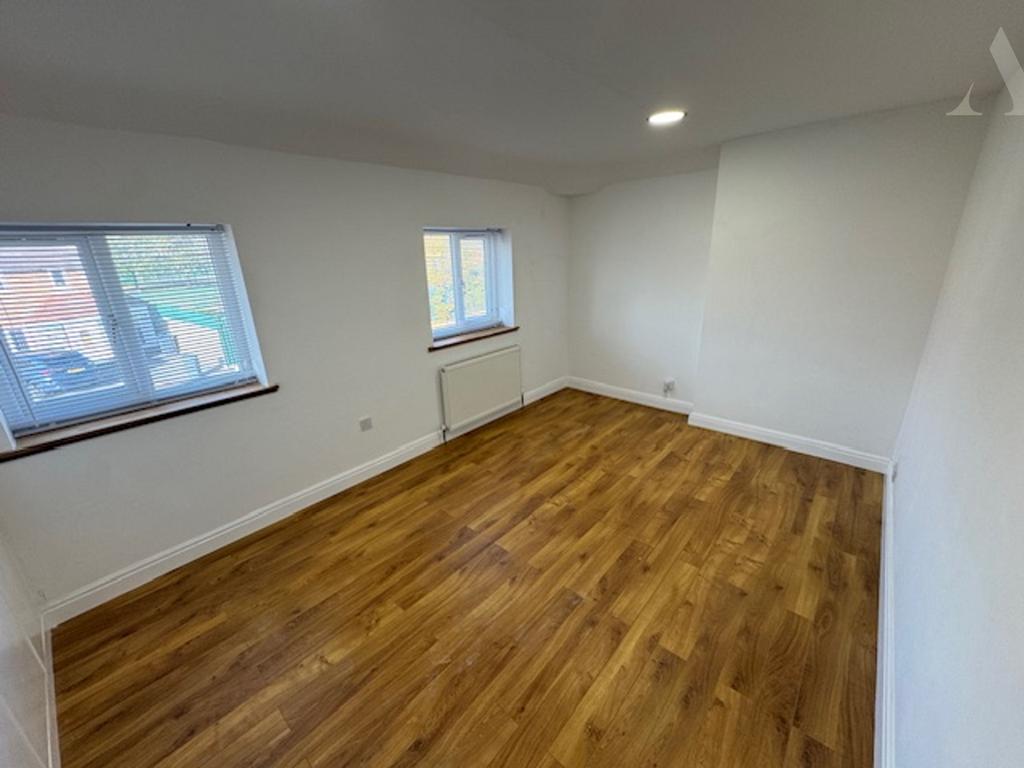 5 Glascote Grove. bed 1.jpeg