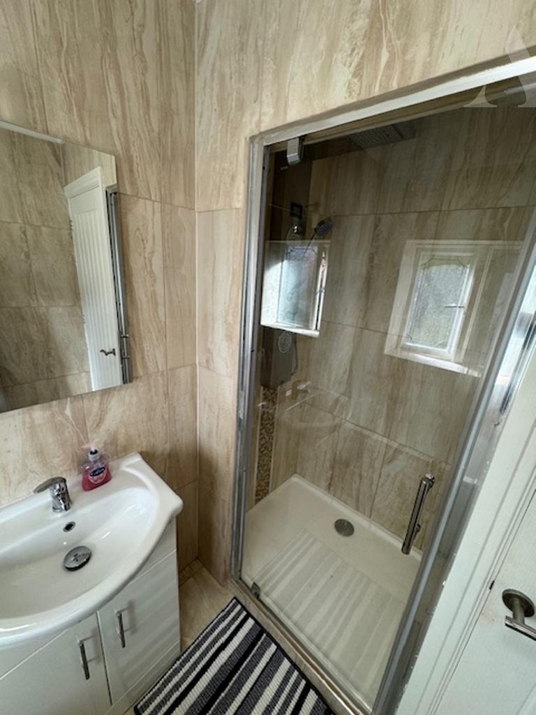 5 Glascote Grove. bathroom x 2.jpeg