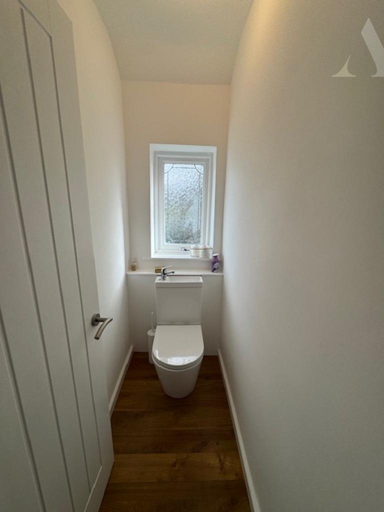 5 Glascote Grove. wc.jpeg