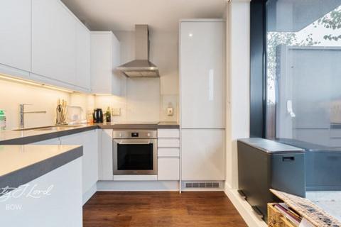 Mercury Walk, London, E14