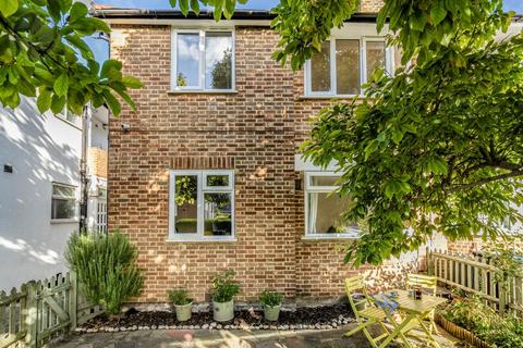 118 Runnymede, London, SW19 2PH