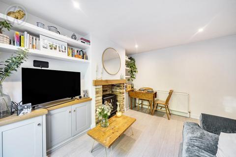 118 Runnymede, London, SW19 2PH