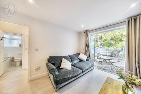 118 Runnymede, London, SW19 2PH