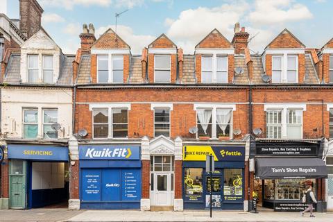 Richmond Parade, East Twickenham TW1