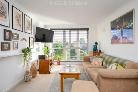 2 bedroom apartment for sale, Rydens Road, Walton On Thames KT12