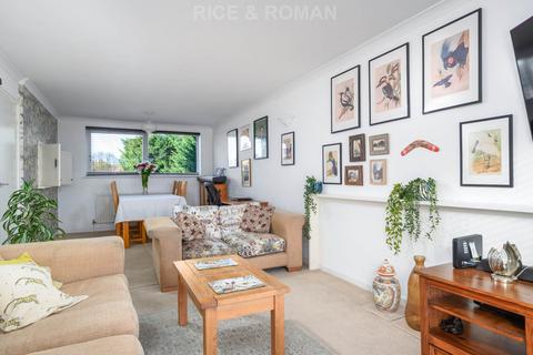 2 bedroom apartment for sale, Rydens Road, Walton On Thames KT12