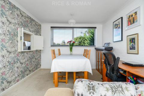 2 bedroom apartment for sale, Rydens Road, Walton On Thames KT12