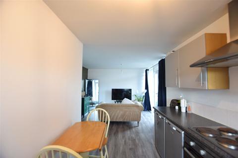2 bedroom flat to rent, North West Side, Gateshead, NE8