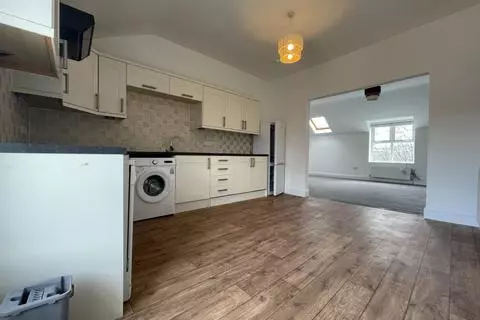 2 bedroom property to rent - Aanzicht 6
