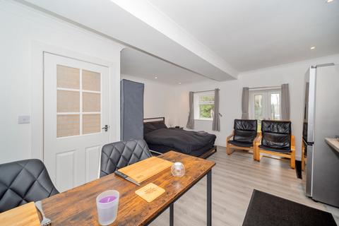 3 bedroom flat for sale, Westport, Lanark, ML11