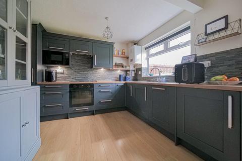 3 bedroom semi-detached house for sale, Foxglove Close, Melksham SN12