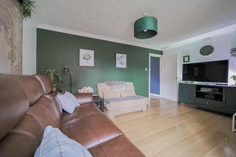 3 bedroom semi-detached house for sale, Foxglove Close, Melksham SN12