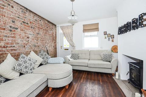 2 bedroom terraced house to rent, Heworth Road, York YO31
