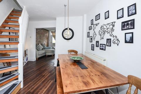 2 bedroom terraced house to rent, Heworth Road, York YO31
