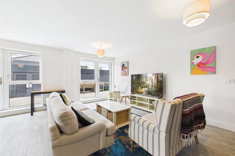 2 bedroom penthouse to rent, Swan Street, Old Isleworth